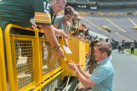 Packers opted for continuity over chaos, Policy says